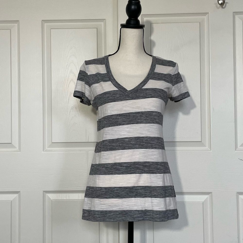 Gap Short Sleeve Tri-Blend Black Stripe V-Neck Tee, Small